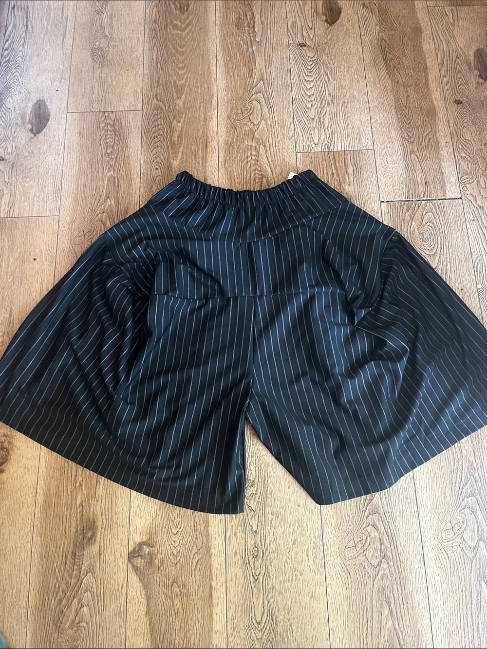 Buyifan Women's High-Waist Black Pinstripe Wide-Leg Shorts